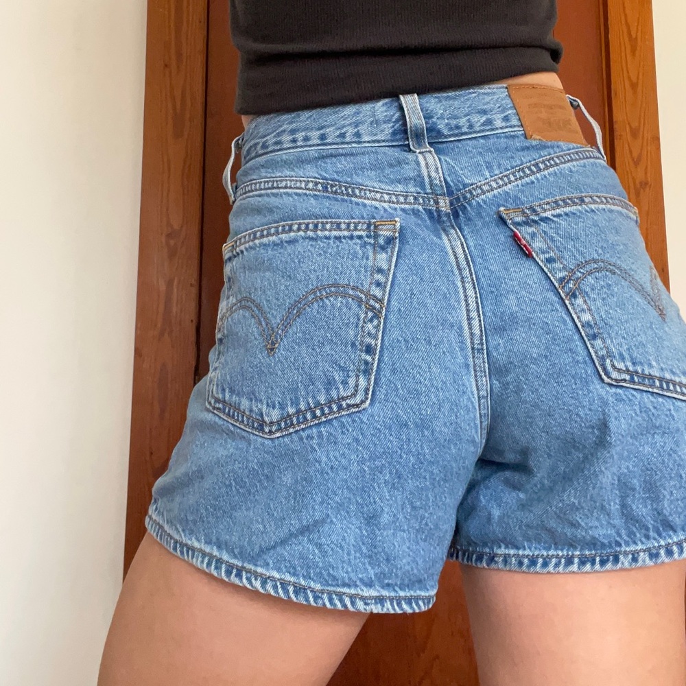 Levi's High Loose Shorts - medium wash